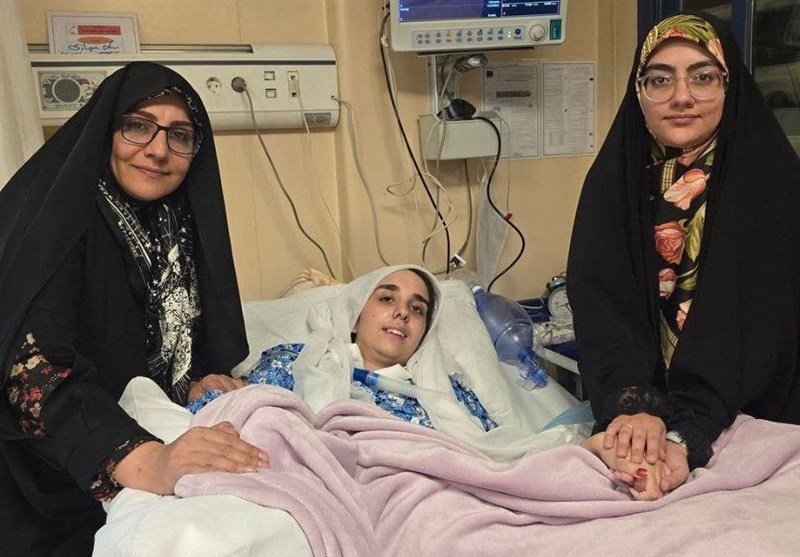 «فهیمه هاشمی تبار» پس از 112 روز خبر شهادت پدر و مادرش را در اینترنت خواند