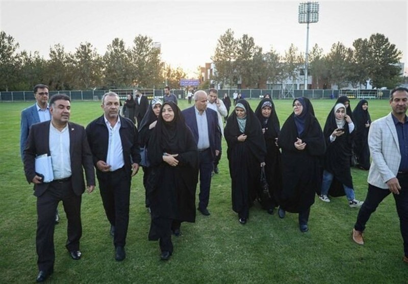 بازدید اعضای فراکسیونهای زنان و ورزش از ورزشگاه آزادی