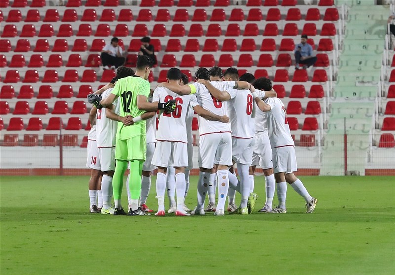 حضور اعضای تیم ملی فوتبال در فرودگاه / ناراحتی کادرفنی از تغییر برنامه سفر به امارات