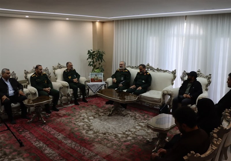 دیدار جانشین فرمانده‌کل سپاه با خانواده شهید تازه‌تفحص‌شده گلستانی + تصاویر