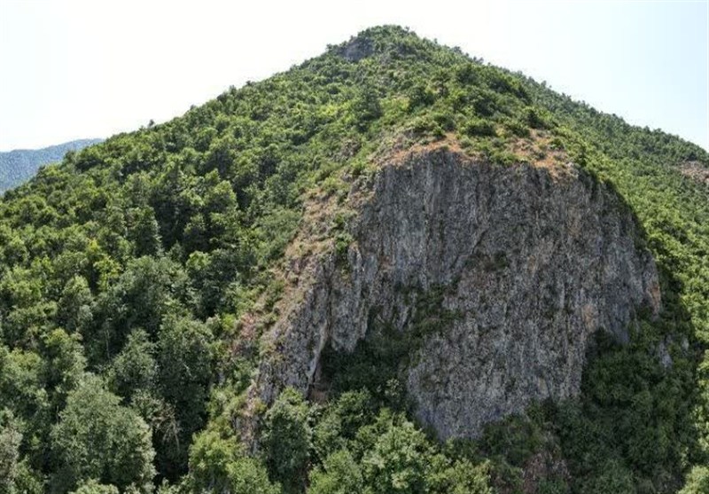 گردشگری پاییزی| سفر به جنگل‌های اسرارآمیز شمال/ پنجره‌ای به زندگی نئاندرتال‌ها در غار "‌لی‌بِن"