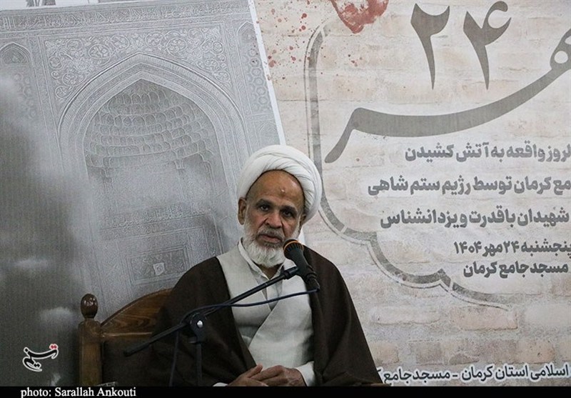 آیت‌الله شیخ‌بهایی: همه باید مراقب باشیم که در زمین دشمن بازی نکنیم