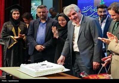 جشن فارغ‌التحصیلی دانشجویان مرکز فرهنگ و هنر واحد 10 تهران برگزار شد+فیلم