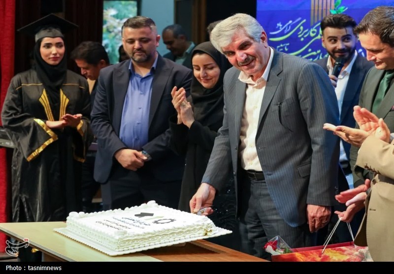 جشن فارغ‌التحصیلی دانشجویان مرکز فرهنگ و هنر واحد 10 تهران برگزار شد+فیلم