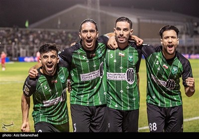 دیدار تیمهای فوتبال خیبر خرم‌آباد و پرسپولیس تهران