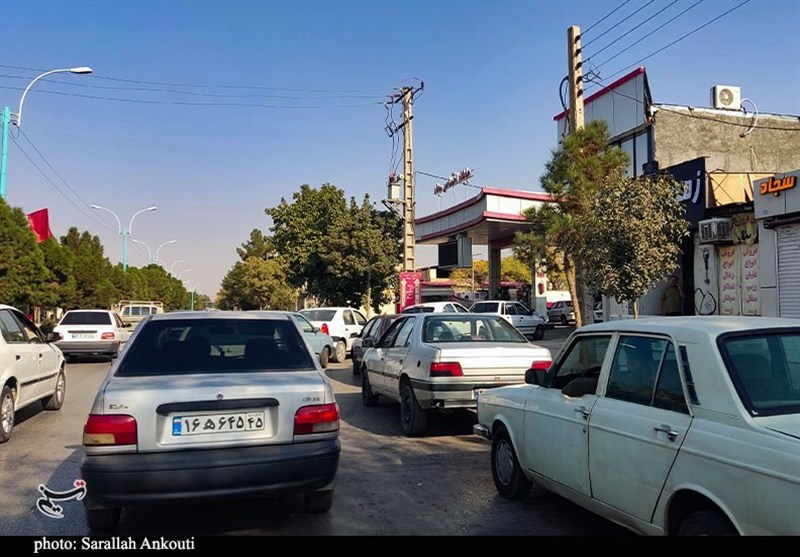 صف‌های طولانی، بنزین نایاب؛ کرمان در بحران کارت سوخت آزاد