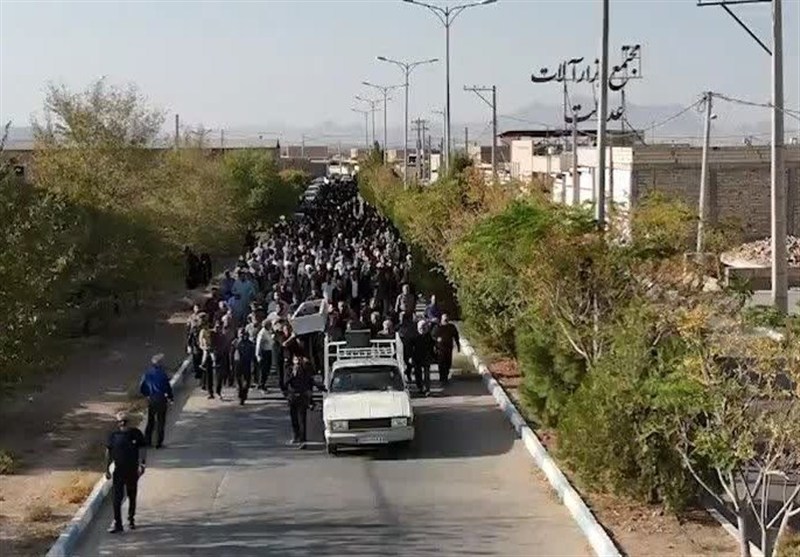 تشییع پیکر پدر شهید عباس کارگر دهنو دشتی