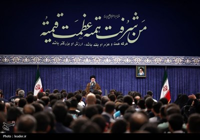 الإمام الخامنئي يستقبل أبطال الرياضة الإيرانية و المتألقين في الأولمبيادات العلمية