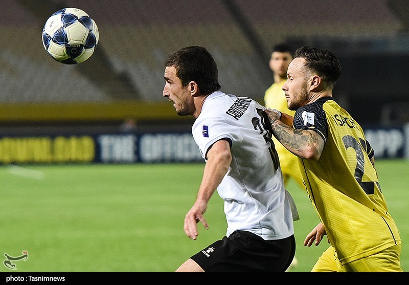 دیدار تیم‌های فوتبال سپاهان ایران و  آخال ترکمنستان