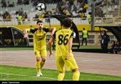 دیدار تیم‌های فوتبال سپاهان ایران و آحال ترکمنستان