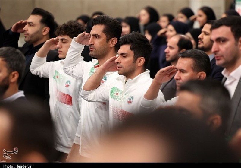رهبر انقلاب با نگاهی قرآنی، جوان ایرانی را مظهر امید دانستند