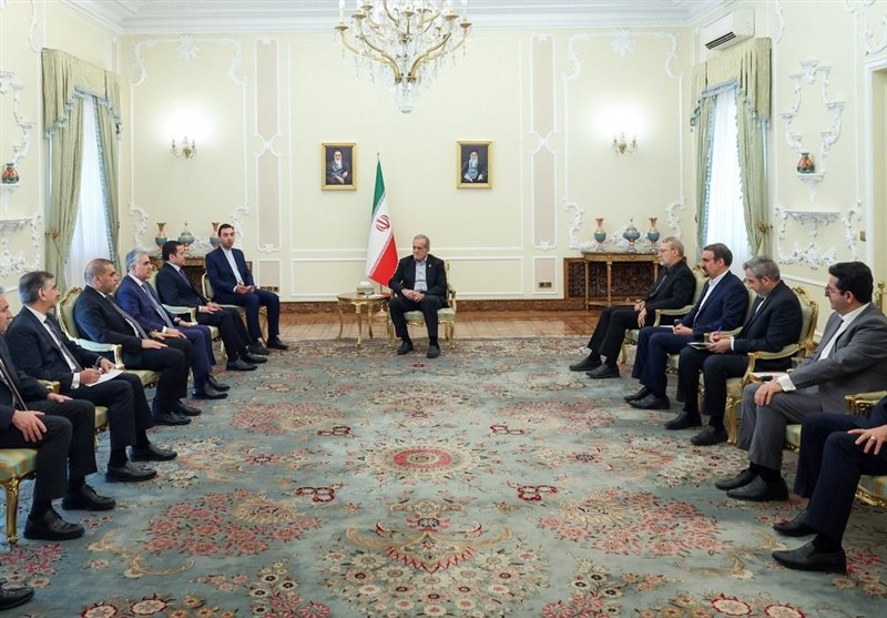 Pezeshkian Urges Completion of Iran-Iraq Railroad