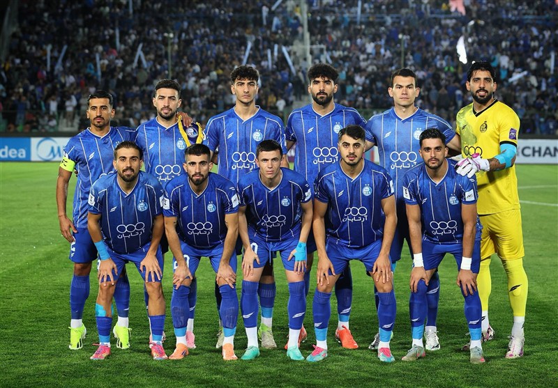 اهتراز پرچم‌های بزرگ آبی در ورزشگاه و شعار هواداران علیه پرسپولیس + تصاویر 4