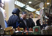حضور استاندار در نمایشگاه ملی صنایع دستی اردبیل