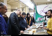 حضور استاندار در نمایشگاه ملی صنایع دستی اردبیل