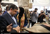 حضور استاندار در نمایشگاه ملی صنایع دستی اردبیل