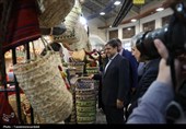 حضور استاندار در نمایشگاه ملی صنایع دستی اردبیل