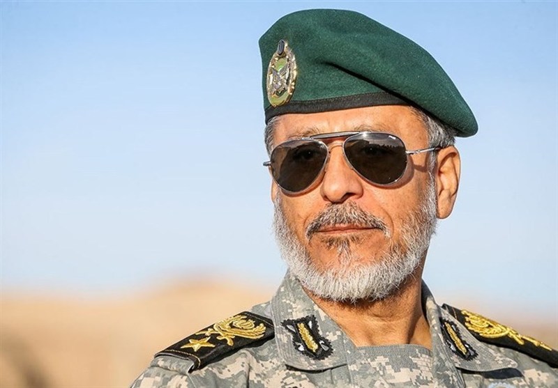 الأدميرال سياري: تعزيز القدرات الجوية أولوية الجيش الإيراني لتعزيز الاستعداد الدفاعي