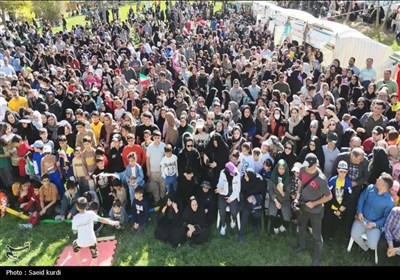 همایش بزرگ پیاده‌روی خانوادگی در بیجار/ایجاد شور و نشاط میان مردم