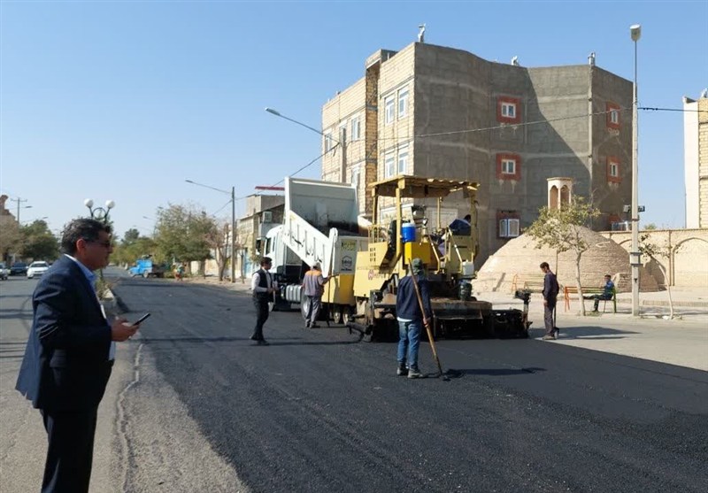 با جذب 700 تن قیر بازآفرینی معابرگناباد آسفالت می شود