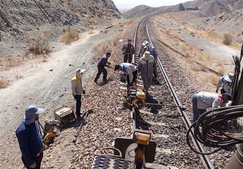 جهش ایمنی در خطوط ریلی شرق کشور/تعویض گسترده ریل‌های فرسوده راه‌آهن شرق