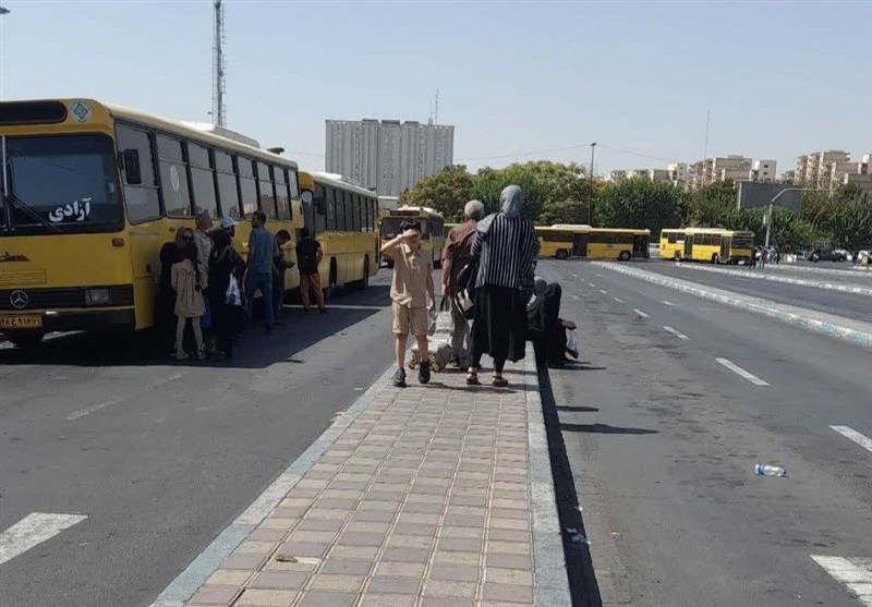 اتوبوس‌های نسیم‌شهر گرفتار خواب سنگین / مردم میان انتظار و خستگی جا مانده‌اند