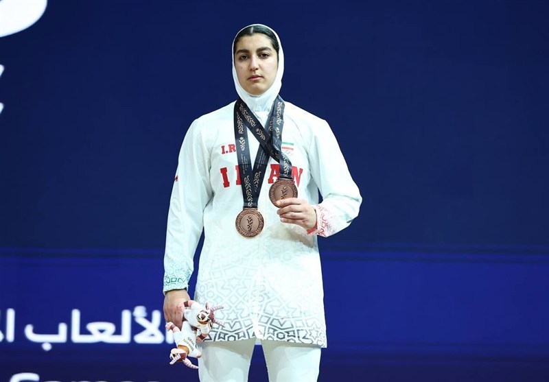 بازیهای آسیایی جوانان | آلما حسینی در وزنهبرداری 2 برنز گرفت