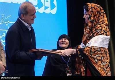 مراسم الیوم الوطنی للمرضات فی إیران