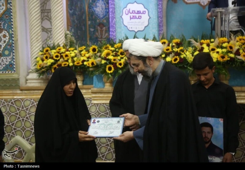 اعطای نمادین مدرک کارشناسی ارشد به شهید جنگ تحمیلی 12 روزه حضرت معصومه (س) , شهدای جنگ 12 روزه , قم ,