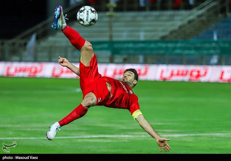 دیدار  تیم‌های فوتبال تراکتور و پرسپولیس