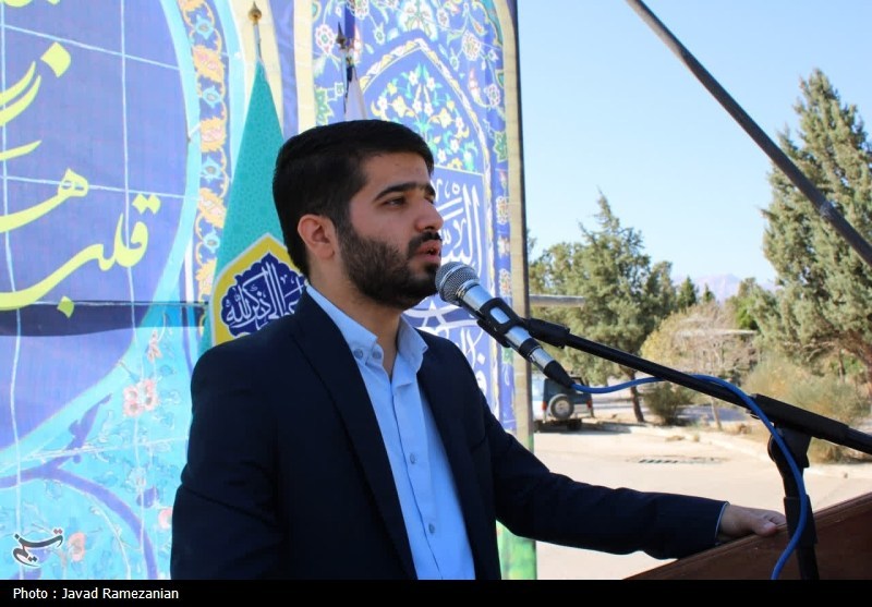 روایت تسنیم از برگزاری یک «نماز جمعه متفاوت» در دامغان؛ ادای احترام نمازگزاران به دانشجویان انقلابی اخبار دامغان , تسنیم , یومالله 13 آبان , دانشگاه آزاد اسلامی ,