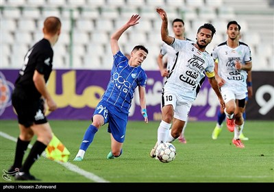 همدانی: تیم منسجم ساپینتو بی‌توجه به سنگ‌اندازی‌ها باشد/ مگر آسانی جزو تیم استقلال نیست؟!