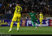 دیدار تیم‌های فوتبال شمس ‌آذر قزوین و  سپاهان