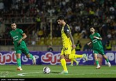 دیدار تیم‌های فوتبال شمس ‌آذر قزوین و  سپاهان
