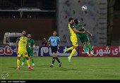 دیدار تیم‌های فوتبال شمس ‌آذر قزوین و  سپاهان