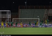 دیدار تیم‌های فوتبال شمس ‌آذر قزوین و  سپاهان