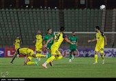 دیدار تیم‌های فوتبال شمس ‌آذر قزوین و  سپاهان