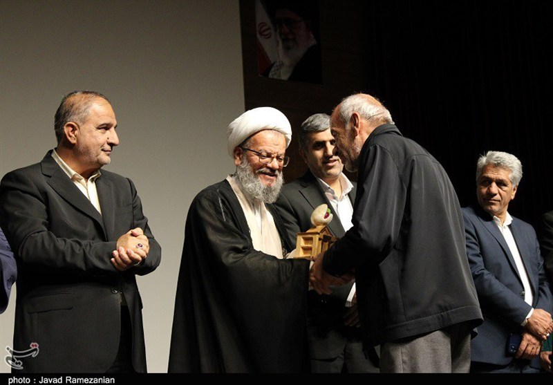 تجلیل از باغداران نمونه در سکانس پایانی جشنواره ملی پسته ایران + تصاویر