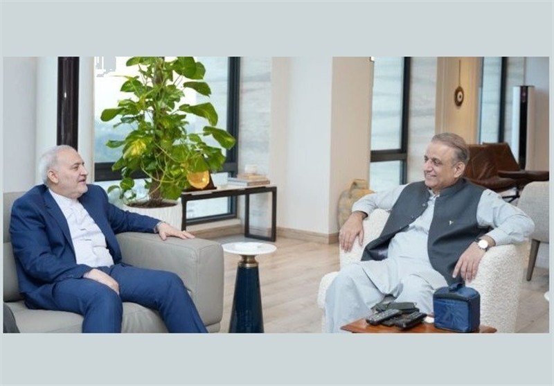 Pakistan Eager to Expand Trade with Iran