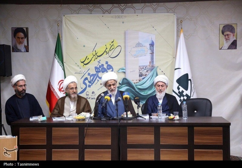 کتاب «فقه خبر» رونمایی شد/ تأکید بر ضرورت تدوین نظام جامع فقه رسانه+تصویر اخبار قم , حوزه علمیه ,