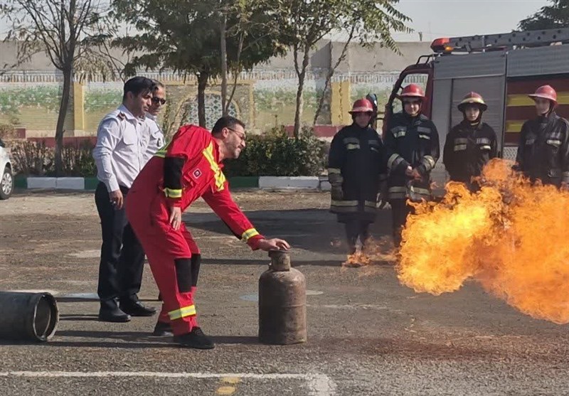 برگزاری مانور مدیریت بحران در دبیرستان طباطبایی اسلامشهر