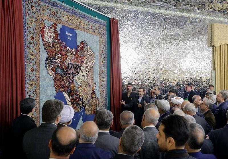 رونمایی فرش «ایران جان» در تالار ولایت حرم مطهر رضوی