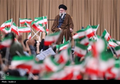 Öğrenciler İmam Hamanei ile Bir Araya Geldi