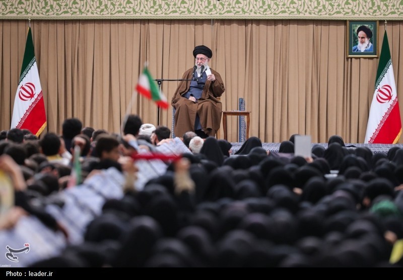 روایت خبرنگار تسنیم از دیدار هزاران دانش‌آموز و دانشجو با امام خامنه‌ای / آغاز دلدادگی + تصاویر 21