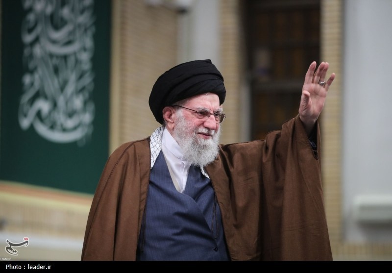 روایت خبرنگار تسنیم از دیدار هزاران دانش‌آموز و دانشجو با امام خامنه‌ای / آغاز دلدادگی + تصاویر 15