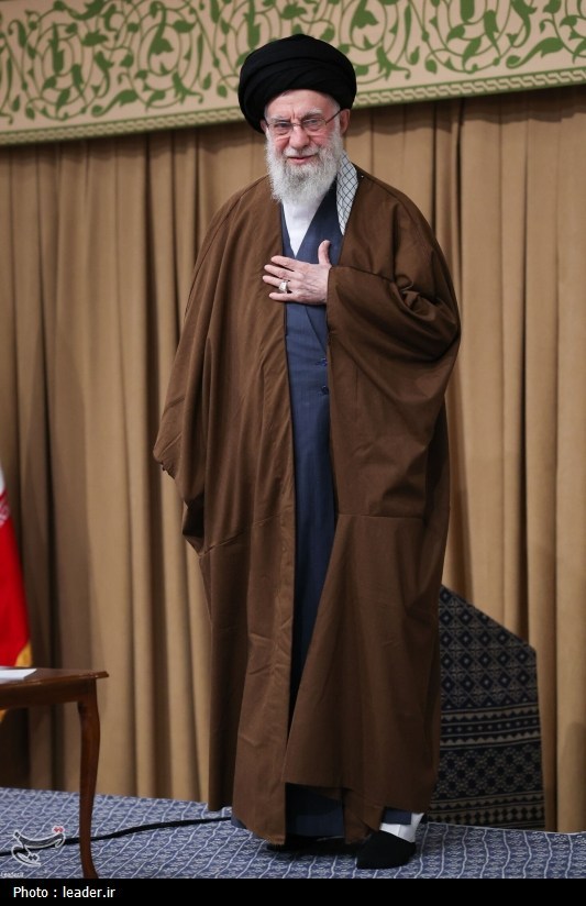 روایت خبرنگار تسنیم از دیدار هزاران دانش‌آموز و دانشجو با امام خامنه‌ای / آغاز دلدادگی + تصاویر 14