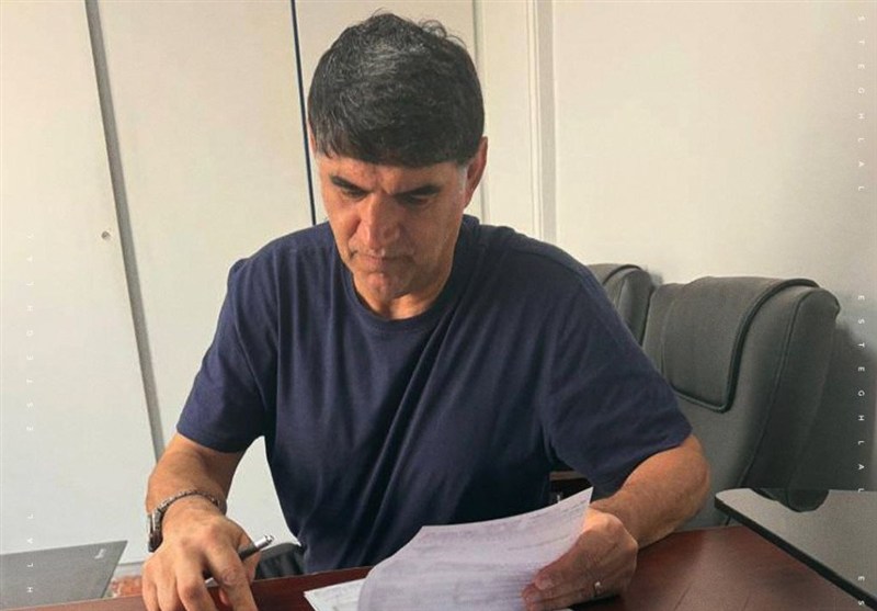 امضای قرارداد غلامپور با استقلال