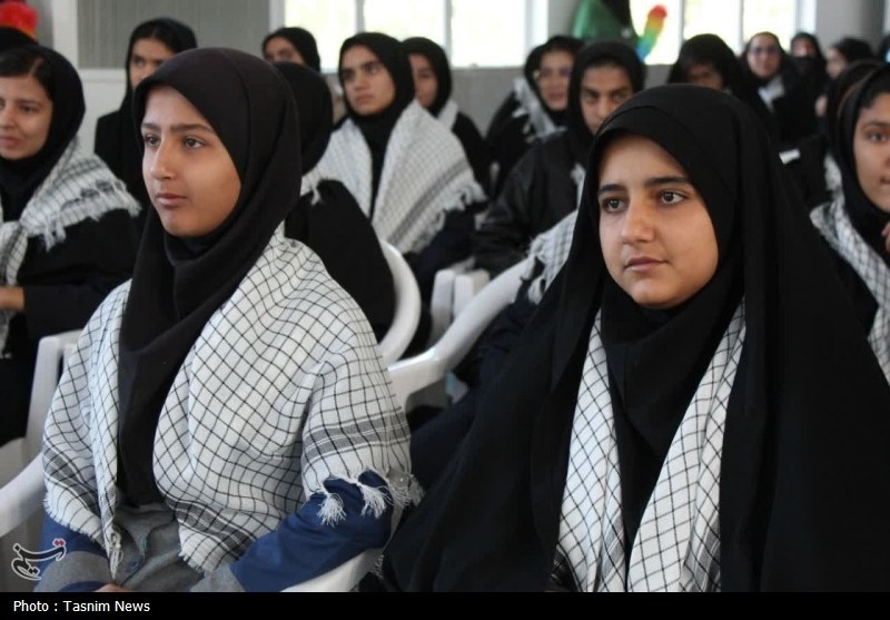 بیعت فاطمی دانش‌آموزان کاشانی با شهدا/یادواره لاله‌های آسمانی برگزار شد