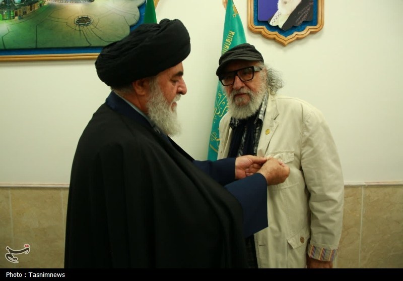 «داریوش ارجمند» خادم افتخاری آستان مسجد جمکران شد +تصویر