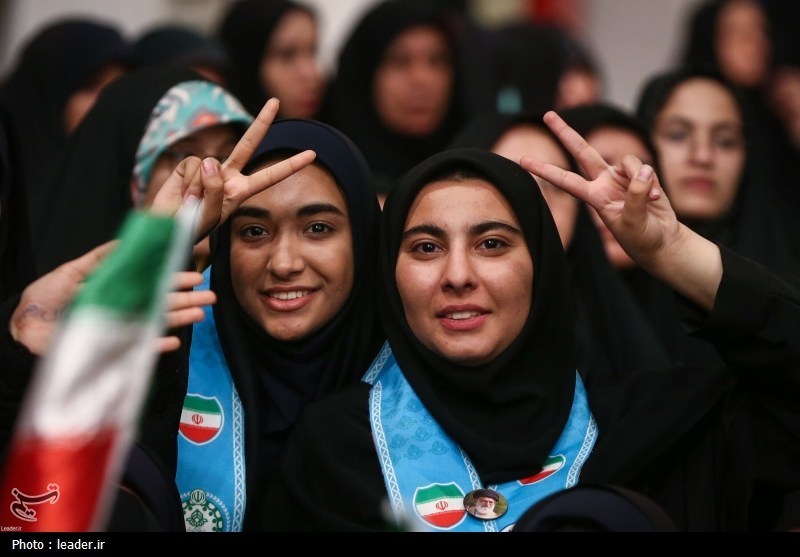 روایت خبرنگار تسنیم از دیدار هزاران دانش‌آموز و دانشجو با امام خامنه‌ای / آغاز دلدادگی + تصاویر 3